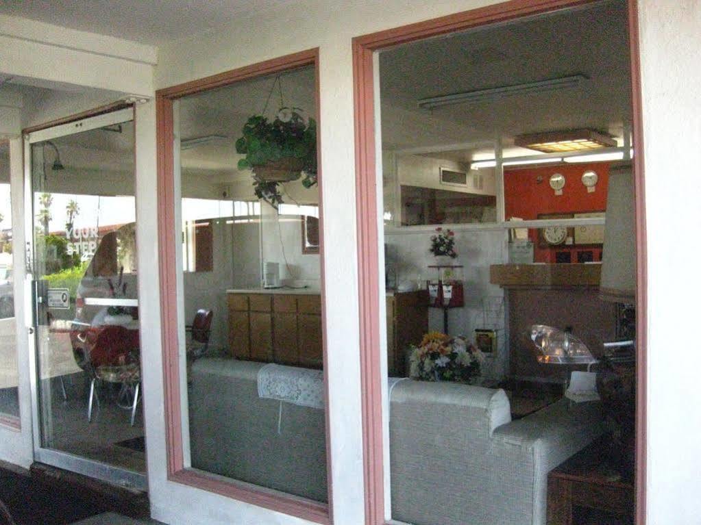 ברסטו Desert Inn Motel מראה חיצוני תמונה