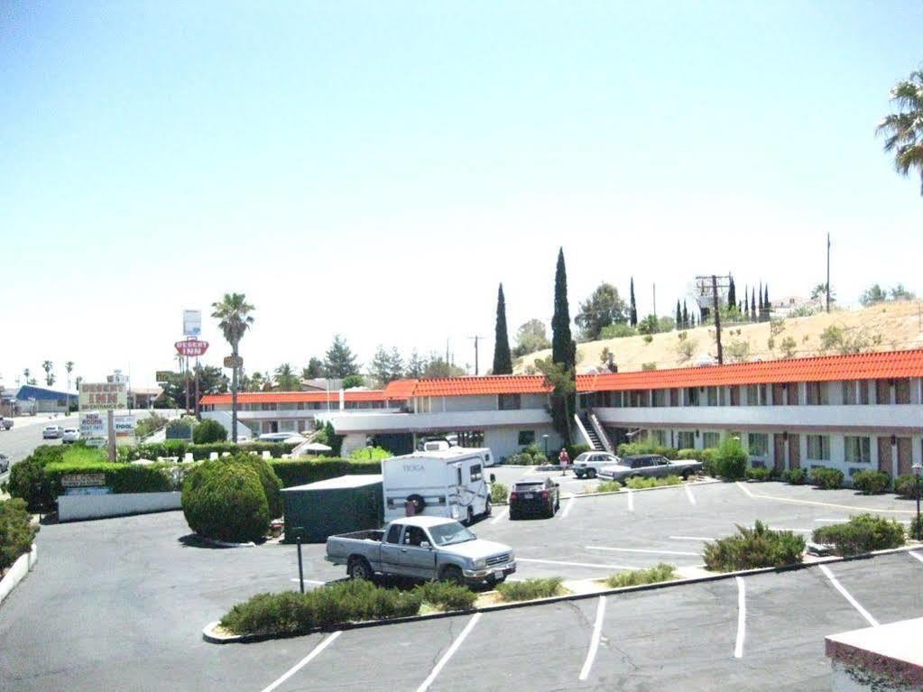 ברסטו Desert Inn Motel מראה חיצוני תמונה